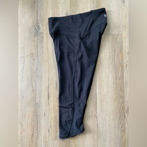 LULULEMON Cropped Leggings. Color black with mesh panels. Size 6 gently loved